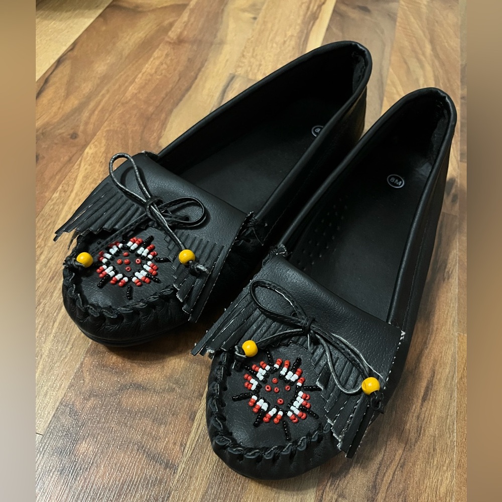 NWOT Valley Lane Women’s Black and Red Beaded Moccasins